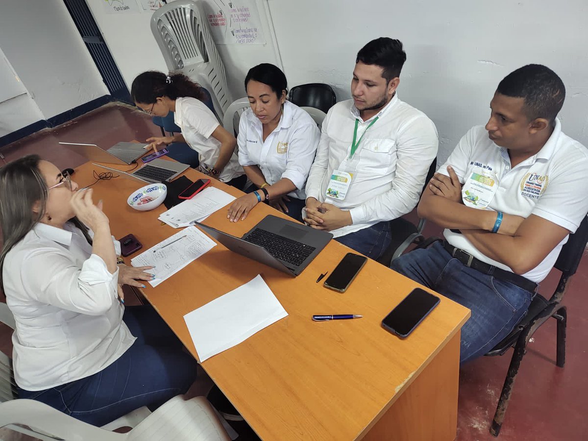DanielaPino23's tweet photo. Continuamos en el desarrollo de la actividad 
#ceadcurumani #zcarUnadenterritorio #CampamentoOIRTerritoriosdePazyVida #eloirinforma  
@UNAD_ZCAR 
@UniversidadUNAD 
@ELOIRdelaregion
#ZCAResUNADenTerritorio https://t.co/J5Zmazvsrd