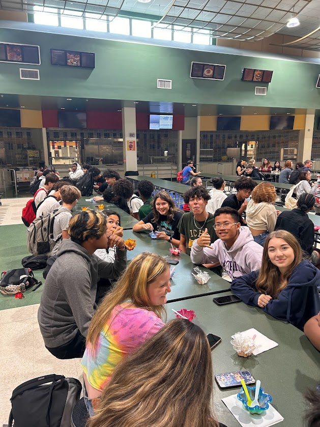 ichighschool's tweet photo. Celebrating our students who are making good choices and acting as positive role models throuhout the buidling! Ice Cream for all our PRO Gators!!! P-Positive R-Respective O-On Time. #Coastlife #PBIS #GatorFamily #ICHS #RoleModels #IceCream #PROGators ๐๐๐๐จ https://t.co/xQlE2sbm8O