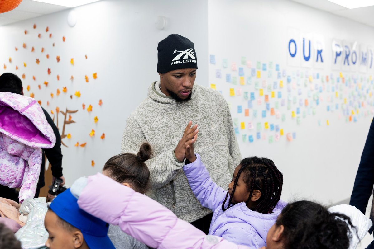 GiantsCRDept's tweet photo. With the winter season right around the corner, The Saquon Barkley and Michael Ann Hope Foundation wanted to make sure children in the Bronx were ready for the cold weather. Yesterday Saquon hosted a coat drive for children at the Children of Promise, NYC Bronx location. https://t.co/NbiwMoujXX