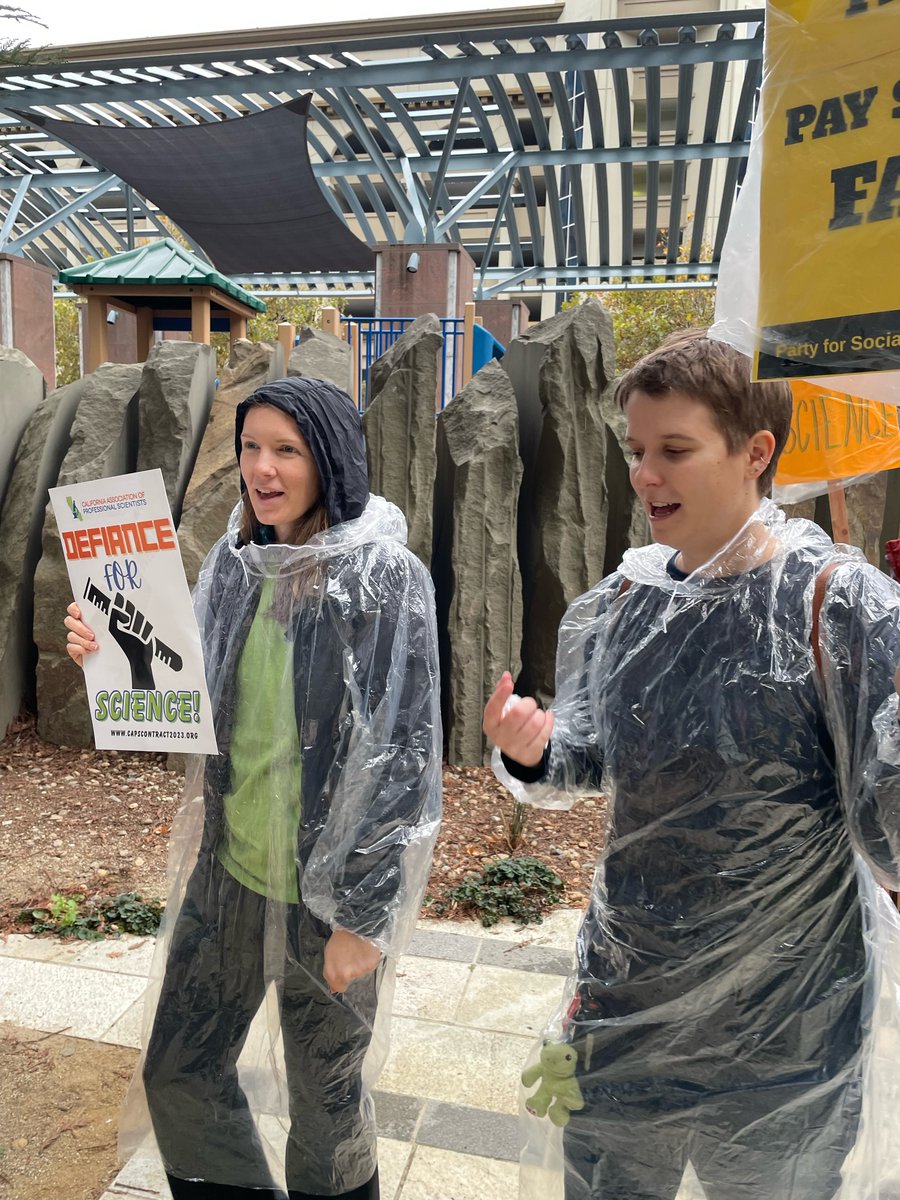capsscientists's tweet photo. Rain or Shine, state scientists are on the line ! 🌧️⛅️
#DefianceforScience #PayEquityNow https://t.co/emrESsDxQZ