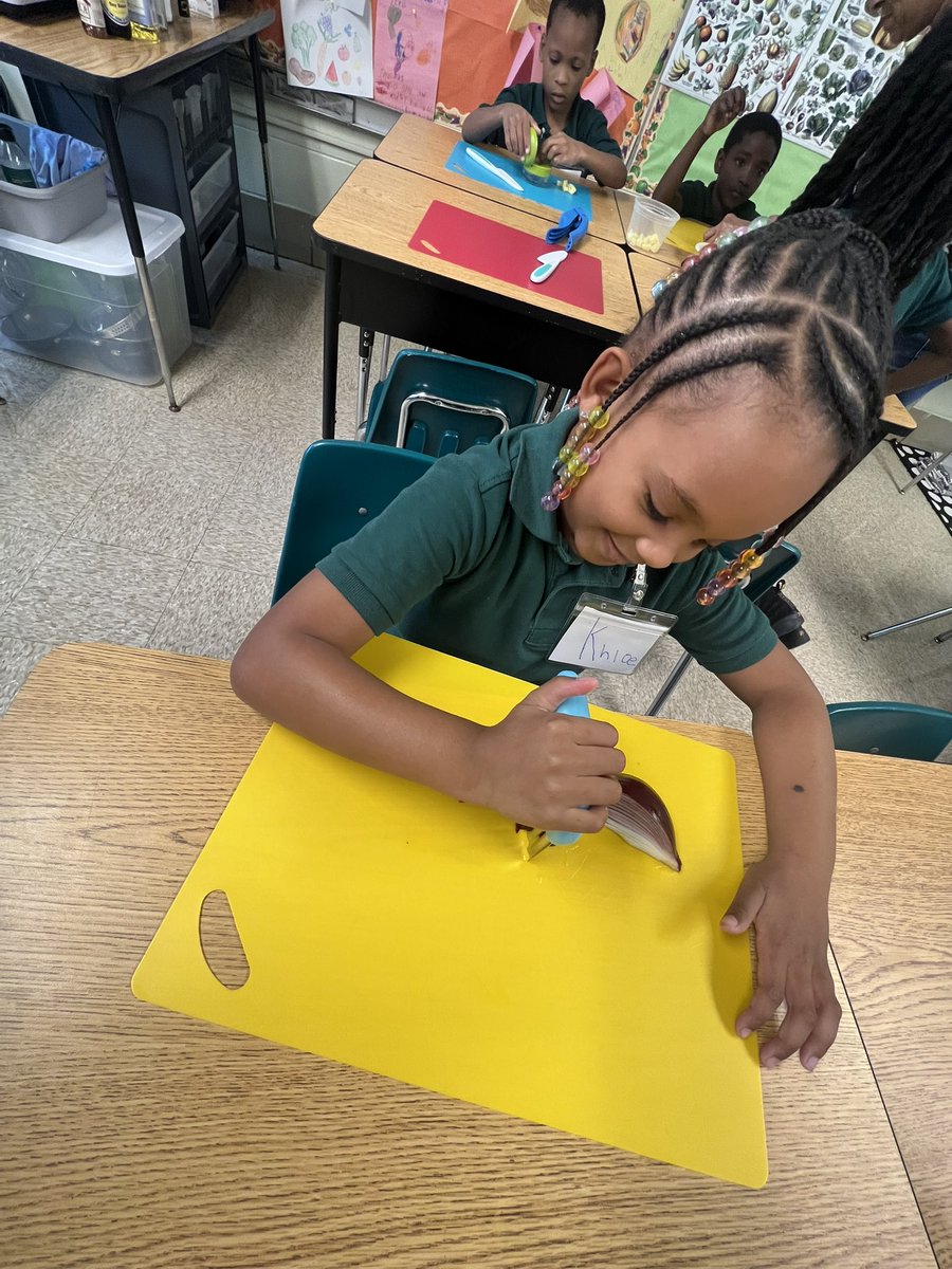 Malcolm X ES (@malcolmxdcps) on Twitter photo 🥦Chopping away! <a href="/foodprintorg/">FoodPrint</a> <a href="/MalcolmXDCPS/">Malcolm X ES</a> <a href="/dcpublicschools/">DC Public Schools</a> <a href="/DCPSChancellor/">Chancellor Ferebee</a> <a href="/MayorBowser/">Mayor Muriel Bowser</a> #Eagles #MXES #nutrition #foodprint #partnerships
📸: <a href="/LibraryHongress/">Library of Hongress™</a> 🥦Chopping away! <a href="/foodprintorg/">FoodPrint</a> <a href="/MalcolmXDCPS/">Malcolm X ES</a> <a href="/dcpublicschools/">DC Public Schools</a> <a href="/DCPSChancellor/">Chancellor Ferebee</a> <a href="/MayorBowser/">Mayor Muriel Bowser</a> #Eagles #MXES #nutrition #foodprint #partnerships
📸: <a href="/LibraryHongress/">Library of Hongress™</a>