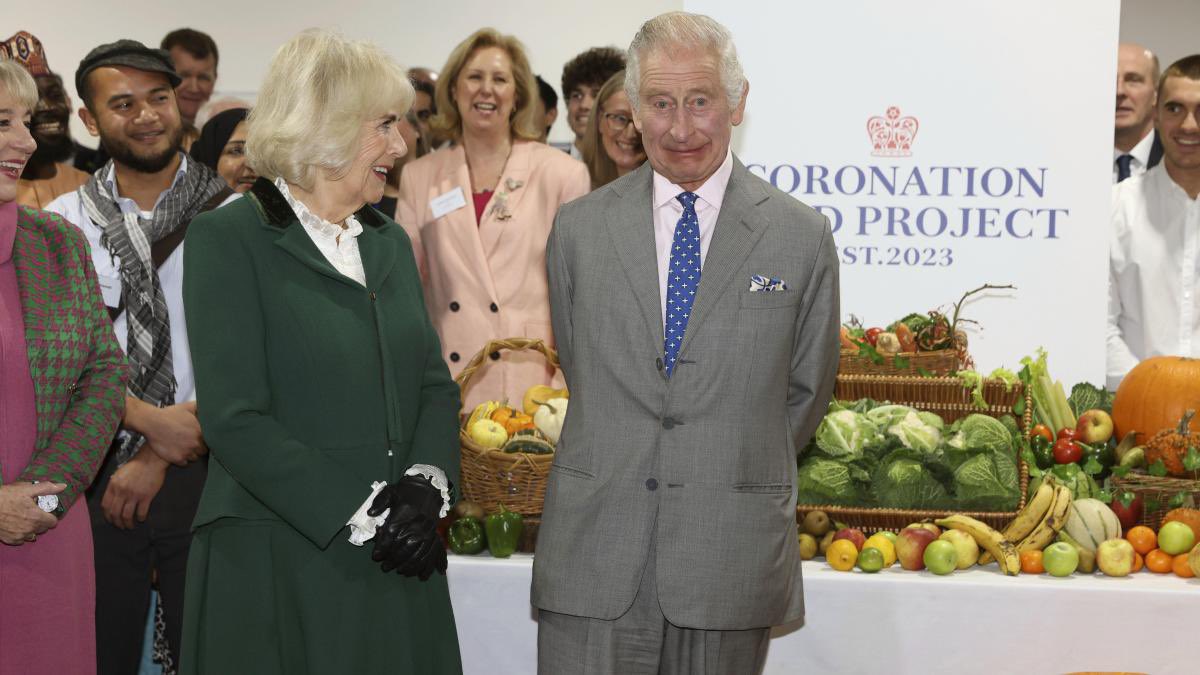 RestingDollface's tweet photo. #RoyalRecap:
- King Charles III celebrated his 75th Birthday by starting the #CoronationFoodProject.
- Prince William is saving the world w/ #EarthShot & is going to #EndHomelessness.
- Harry allegedly called his dad. https://t.co/8AuWTCM9Ac