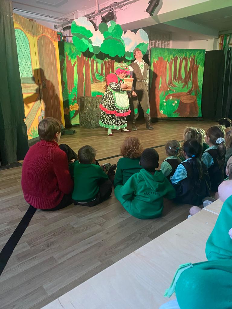 Nursery to Year 4 enjoyed watching the production of Jack and the Beanstalk this afternoon in the hall. #drama #production #jackandtheneanstalk #coed #smallschool #cookham #cookhamdean #marlowmums #maidenheadmums