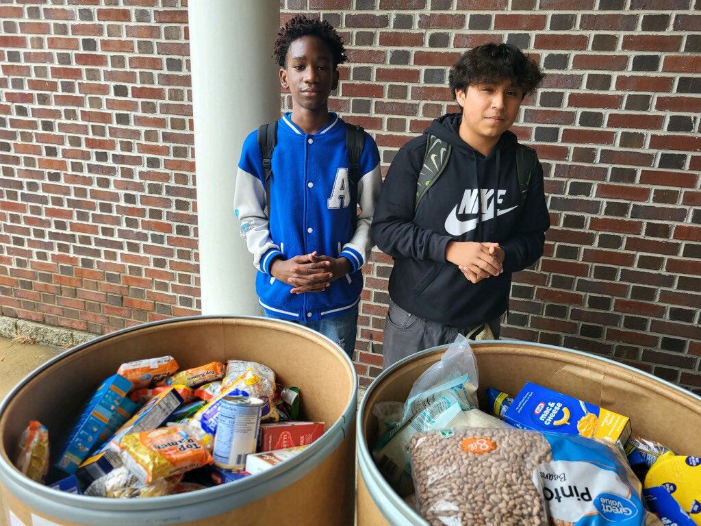 EastSamford's tweet photo. So proud of our students and ALL of their food donations to help end hunger and help our East Alabama Food Bank! The winning team will be announced soon! #essrocks #beatbamafooddrive https://t.co/kCMR15wKbm