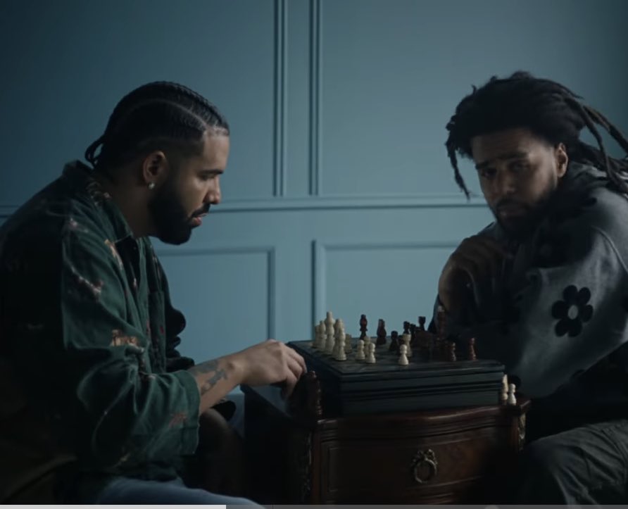 RodneyAdmitOne's tweet image. Brian Baumgartner who is well known for portraying Kevin Malone in the hit television series THE OFFICE makes an appearance in Drake and J Coles new music video for First Person Shooter.

#Drake #JCole  #FirstPersonShooter 
#TheOffice