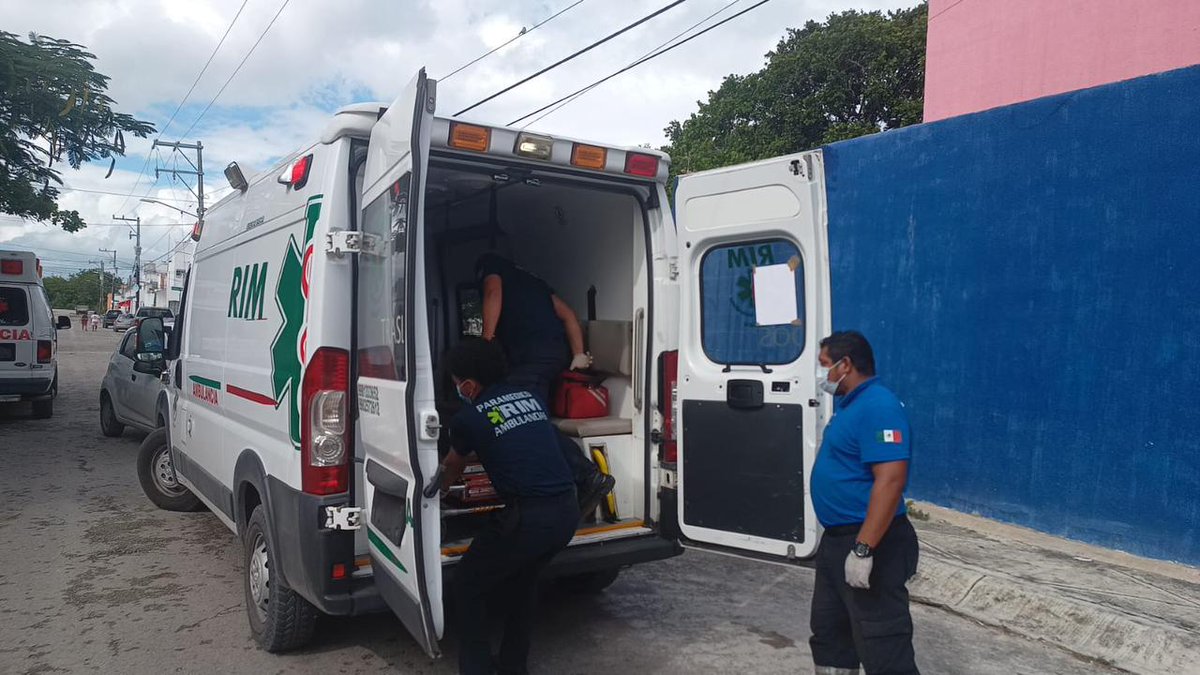 Noticaribe's tweet photo. ORDEN DE DESALOJO DEVIENE EN RIÑA MORTAL: Un abogado muere acuchillado y otro queda herido tras notificar desalojo a un vecino del fraccionamiento Villas del Sol en Cancún  https://t.co/dUpr1bzwSU https://t.co/TpEMo4o5BN