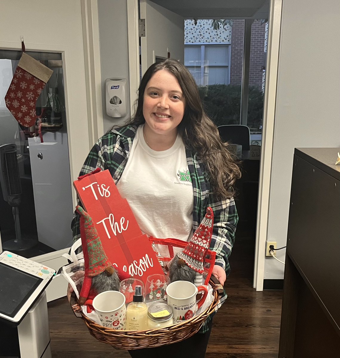 SSSMarshallU's tweet photo. Winner, winner, chicken dinner 🏅 Congrats to Cheyenne, Hannah, and Emily for winning the basket drawings! 

Thank you everyone for helping us successfully raise money for scholarships. Also, a huge thank you to everyone who donated for the baskets 💚 https://t.co/I1XzEK9XxP