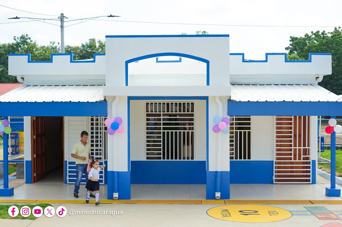 Comunidad Educativa de Masachapa, San Rafael del Sur, Managua, celebra inauguración de obras en el Centro Escolar República de #Ecuador.

Obras ejecutadas: construcción de 16 aulas, batería sanitaria, muro perimetral, Plaza Cívica, dotación de mobiliario (1/2)

#Nicaragua