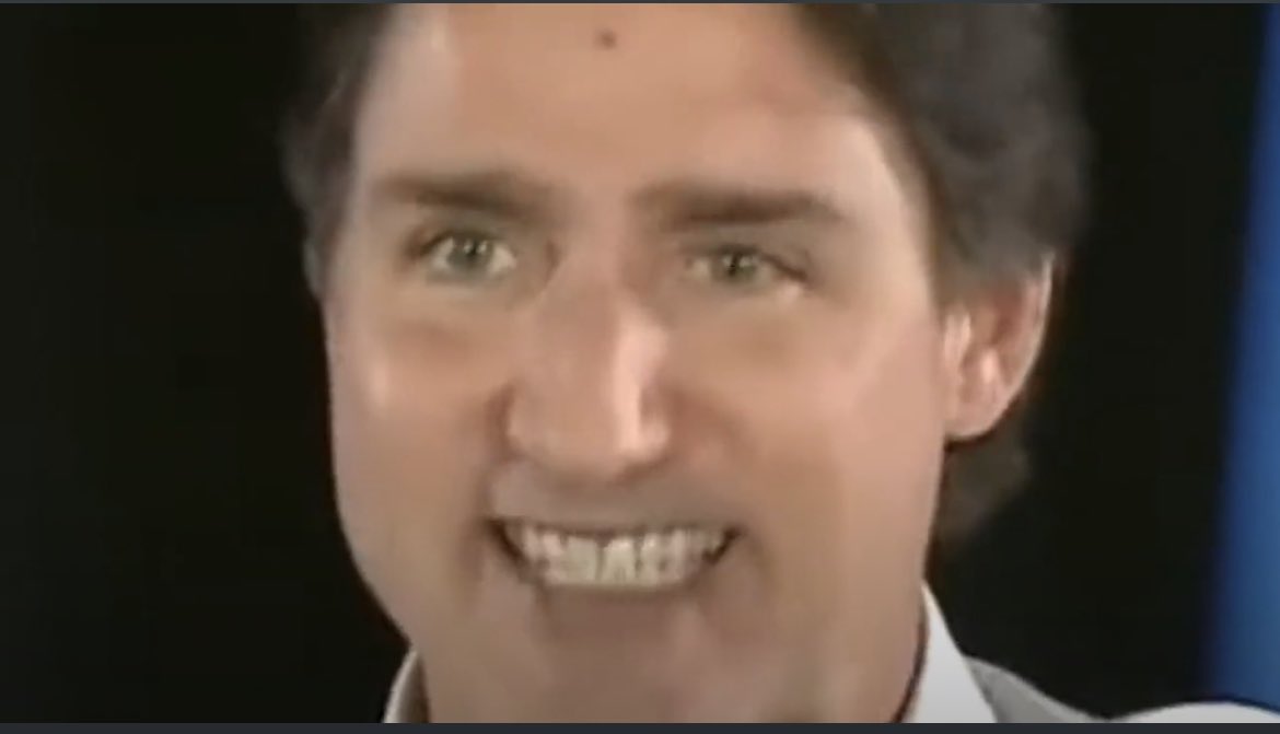 Trudeau surrounded by protesters | FULL POLICE UPDATE youtu.be/W5ezP2VhoRo?si… via @YouTube