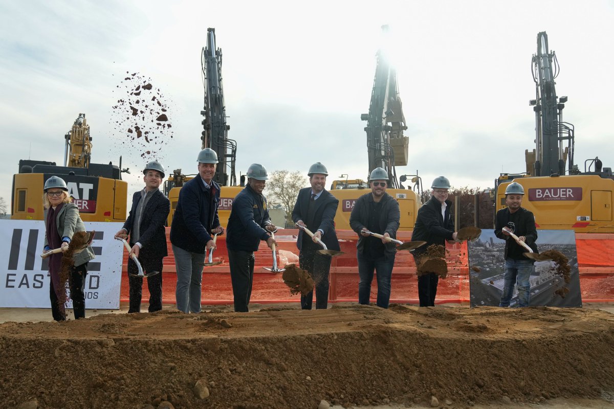 A new film and tv studio is coming to Sunnyside, Queens! 🎞️

<a href="/NYCMayor/">Mayor Zohran Kwame Mamdani</a> and <a href="/MadeinNY/">NYC Mayor's Office of Media & Entertainment</a> broke ground on East End Studios today.

The project is expected to create almost 1,000 construction jobs and around 750 permanent full-time jobs.