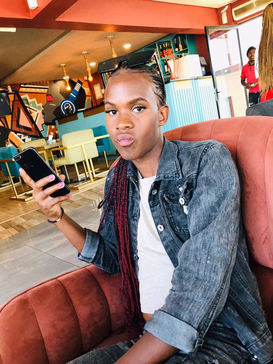 simphiyonce's tweet photo. If you think it's alcohol, clearly you drink😂... Delayed https://t.co/WDbxhUxpYo