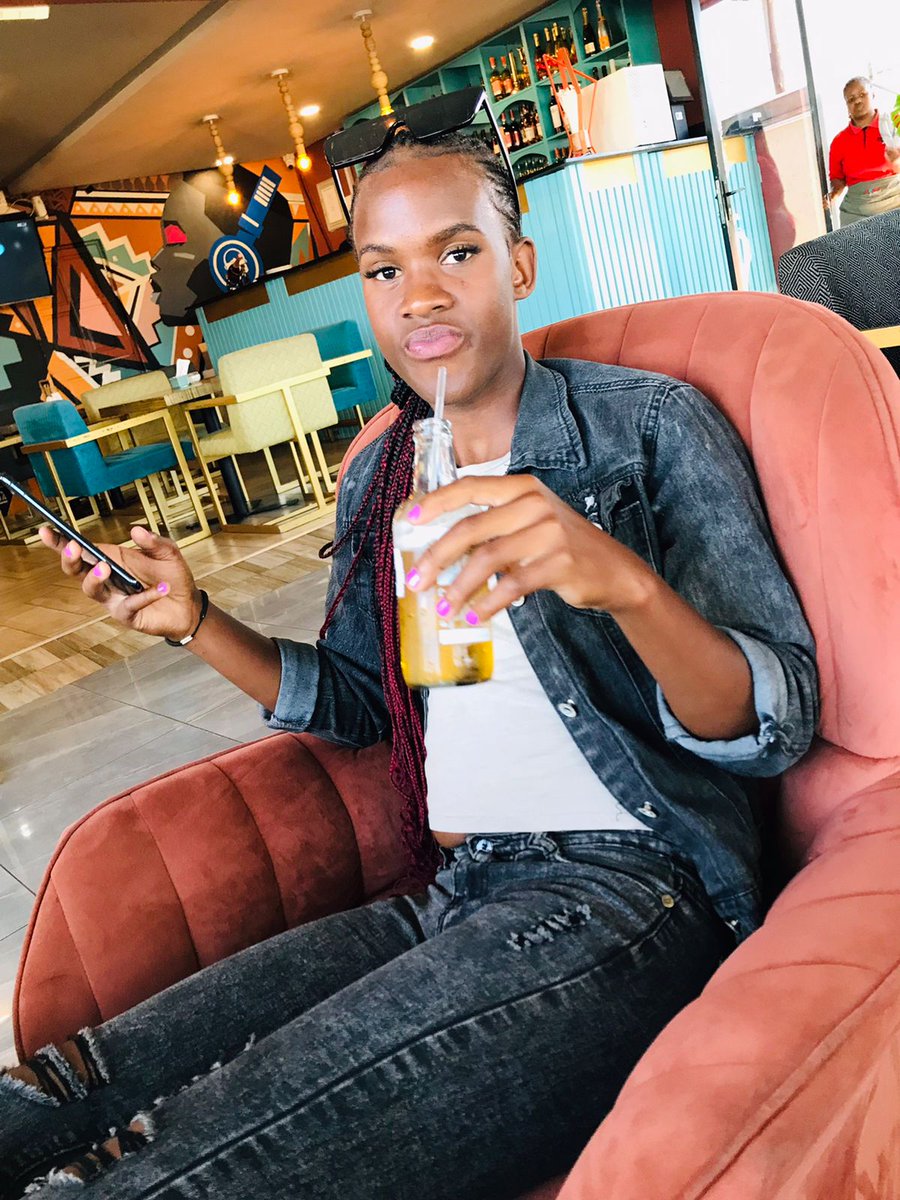 simphiyonce's tweet photo. If you think it's alcohol, clearly you drink😂... Delayed https://t.co/WDbxhUxpYo