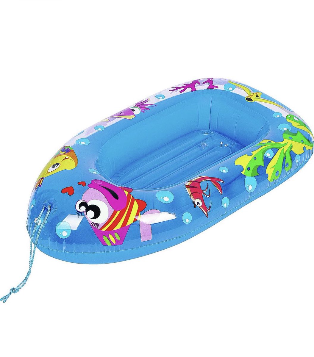 DiscussingFilm's tweet image. Robert Pattinson says “there was a time when the only piece of furniture I had for about 6 months was an inflatable boat.”

“It would double as my couch, bed, and dining table. I loved it very much but it caused a lot of back problems.”

(Source: architecturaldigest.com/story/robert-p…)