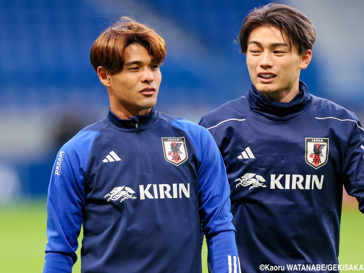 gekisaka's tweet photo. 【写真特集】森保Jがミャンマー戦前日練習…鹿島MF佐野海舟に声をかける“先輩”FW上田綺世(5枚)
https://t.co/iEsSHEkx99
#ゲキサカ
#daihyo
#日本代表
#サッカー日本代表
#佐野海舟
#上田綺世
#鹿島アントラーズ https://t.co/NlaeBEF6iV