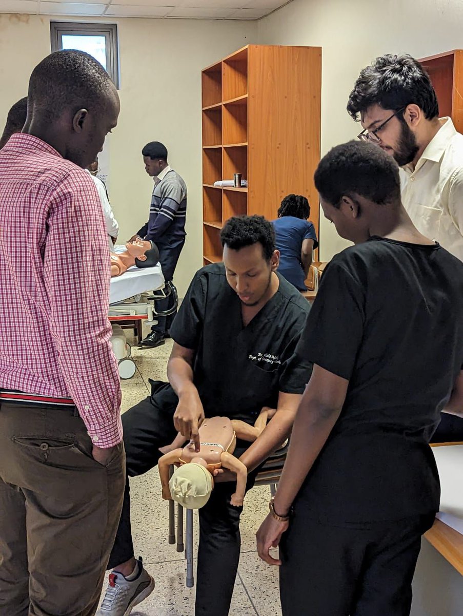 EMInterestMak's tweet photo. A special thank you to the emergency medicine department and the residents for sparing time and passing on these skills.
#EmergencyMedicine 
#InterestGroup
@Fae_Mara @ATYERAJ @muhod @mrshiine3 https://t.co/GLNhAQMJ7k