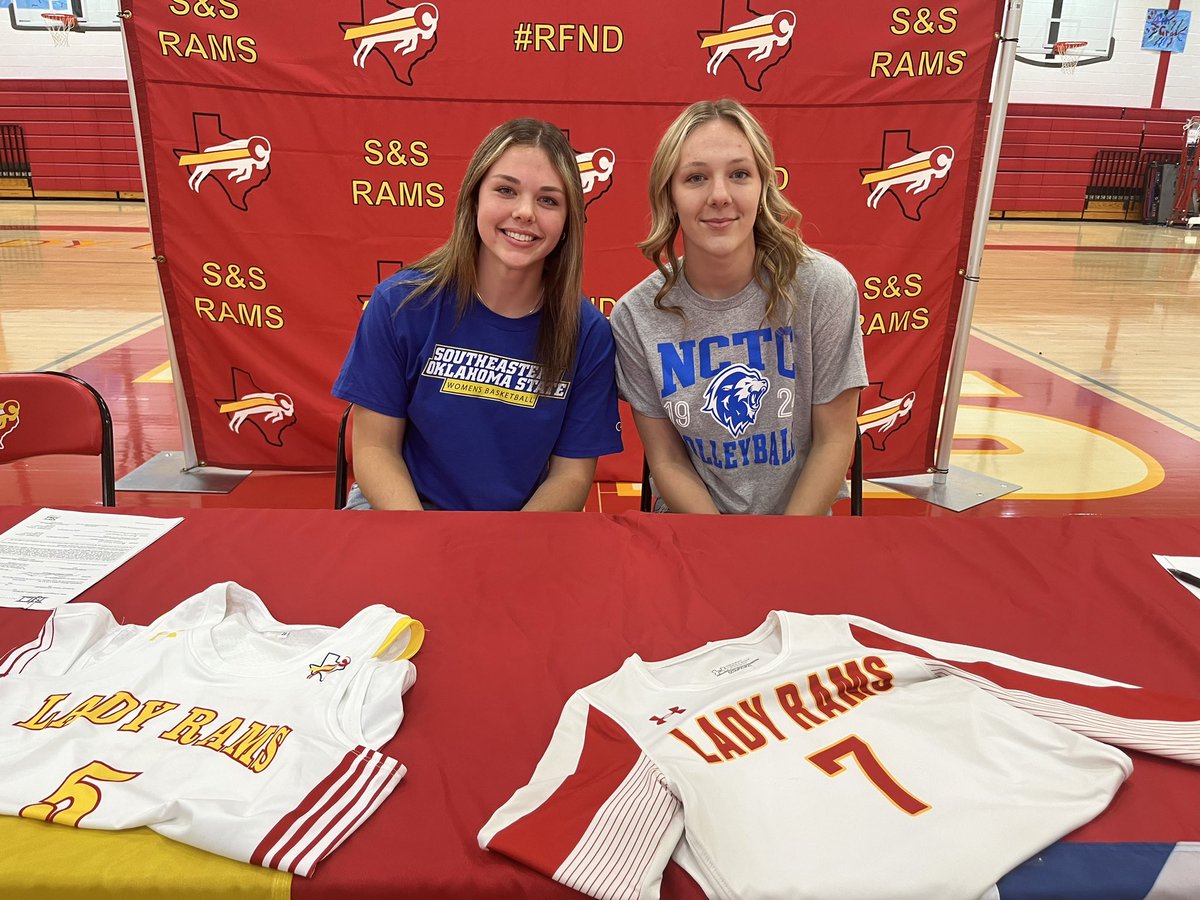 Great signing day at S&amp;S! Brenna Howard will play basketball for Southeastern. Marlee Howard signs with NCTC for volleyball! Hear from them tonight! @sscrams <a href="/MarleeHoward4/">Marlee Howard</a> <a href="/Brennahoward_10/">Brenna Howard</a> <a href="/14Jhill/">Coach Jeff Hill</a>