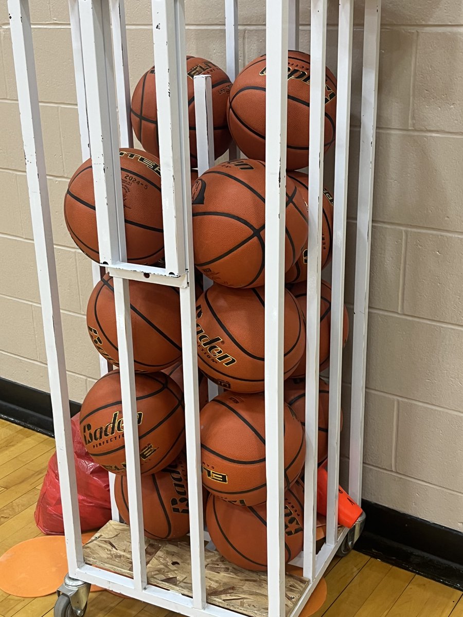 LPSAthletics's tweet photo. The Links are in the gym getting ready for hoops, the 2023-24 version. #GOLHS #GOLPS #GETINVOLVED https://t.co/279D9G2FEI