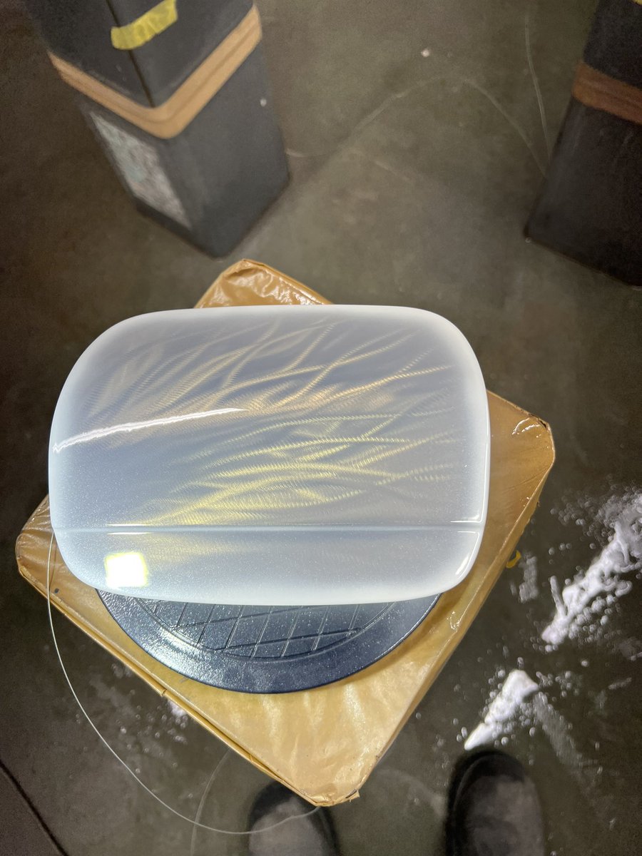 grainderfreek's tweet photo. スバルレヴォーグとトヨタクラウンの給油口にグラインダータトゥー施工させていただきました👍

カラーはどちらもローハンさんのスノーホワイト。

縁はボディ色のホワイトパールで塗装してあります。

#グラインダータトゥー
#gtworks https://t.co/mTPEoLWkTi