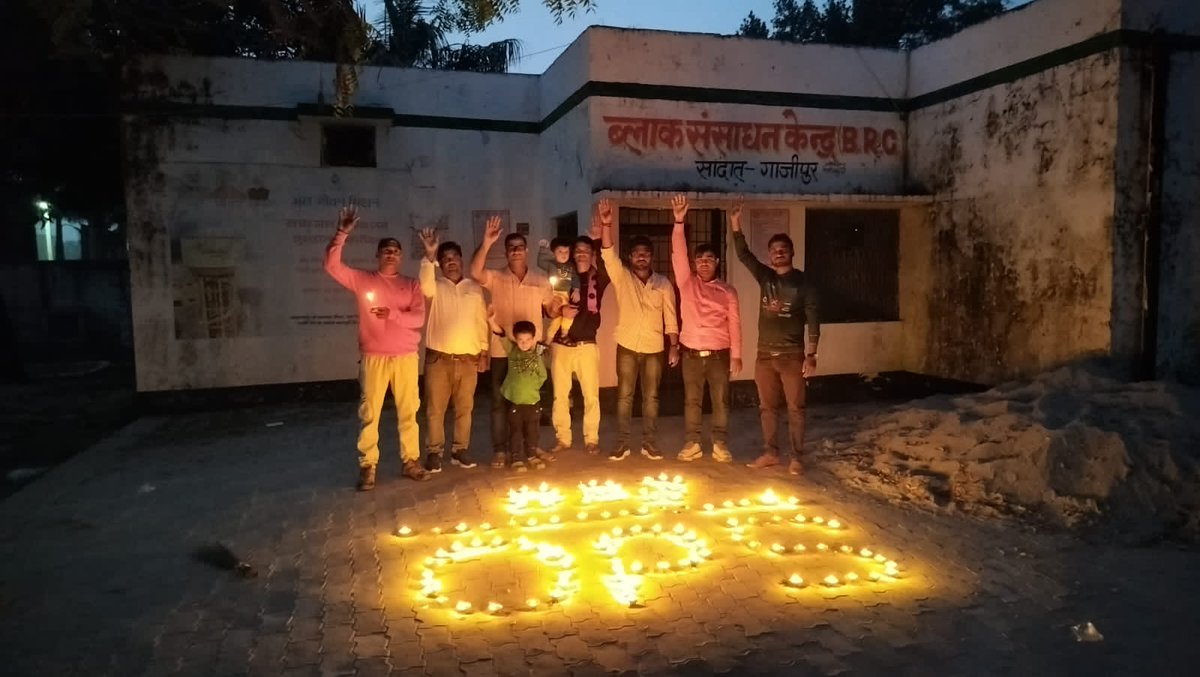 RAMAVTA23180796's tweet photo. आओ चले दिया जलाए।
Nps रूपी अंधकार को दूर भगाये।
Ops रूपी प्रकाश से पूरा देश जगमगाये।।
#voteforOPS

@narendramodi @nsitharaman @vijaykbandhu @Aamitabh2 @ravishndtv @aajtak
@VS @BhupinderShooda @ParmodEstkan @PBSS_NMOPS_HR @IT_Cell_PBSS_HR https://t.co/zBBmxfe4Rb