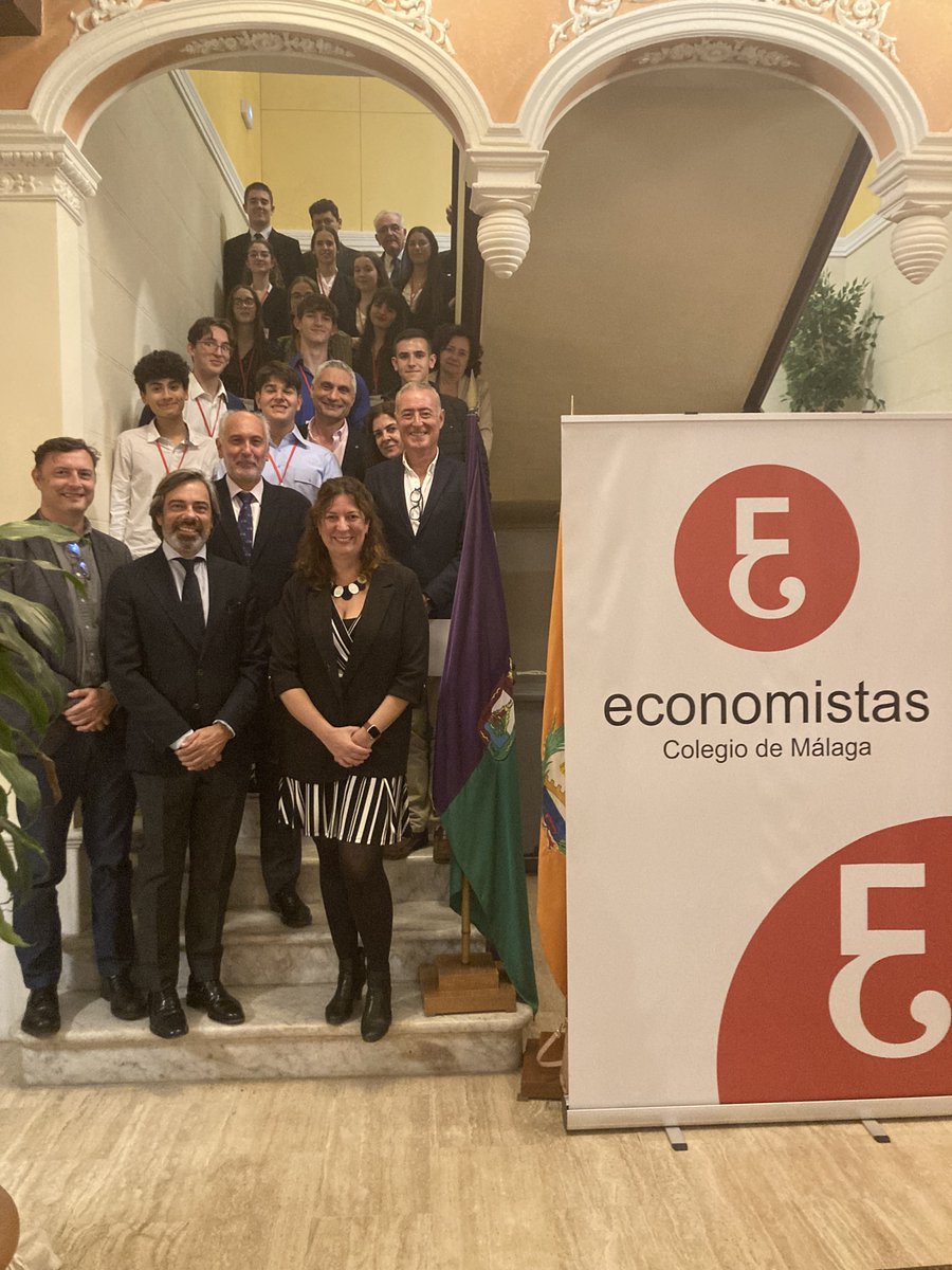 🏆Hoy se celebró la liguilla del II Torneo de Debate Económico del Colegio de Economistas de #Malaga📊

👏Enhorabuena a los equipos de alumnos de bachiller de los centros, que clasificaron en este orden:

1⃣<a href="/IESPlayamar/">IES Playamar</a>
2⃣<a href="/MaristasMalaga/">Maristas Málaga</a>
3⃣<a href="/Novaschool_es/">Grupo Educativo Novaschool</a> Añoreta
4⃣<a href="/IESSalvadorRu/">IES Salvador Rueda</a>