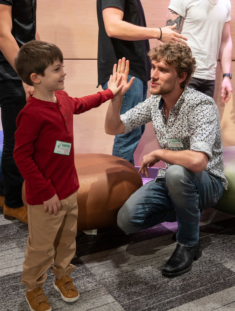 musiciansoncall's tweet photo. Had a great time with @otoofficial at the @RyanFoundation #SeacrestStudios in @VUMCchildren, sharing music, singing happy birthday to everyone’s favorite emotional support animal, Squid, and doing a little show and tell!  Thanks for making the day so special! https://t.co/qPYaB6QV0a