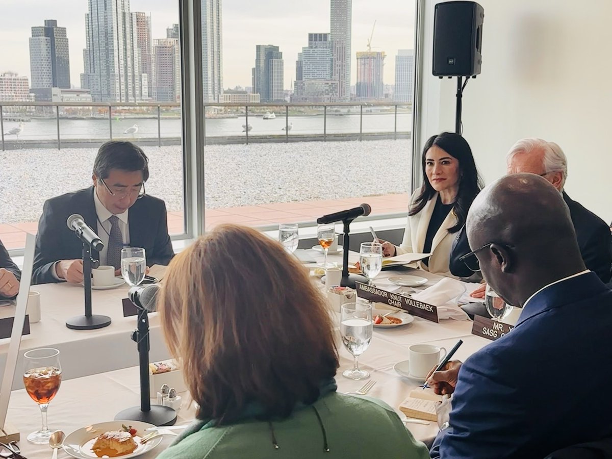 🇨🇷🇯🇵🇸🇳 as co-chairs of the GoF of Human Security co-hosted a luncheon with the Chair of the Advisory Board on Human Security, Knut Vollebaek. We strengthened our commitment to mainstreaming human security at the 🇺🇳 Human security must be the basis of a new global social pact.