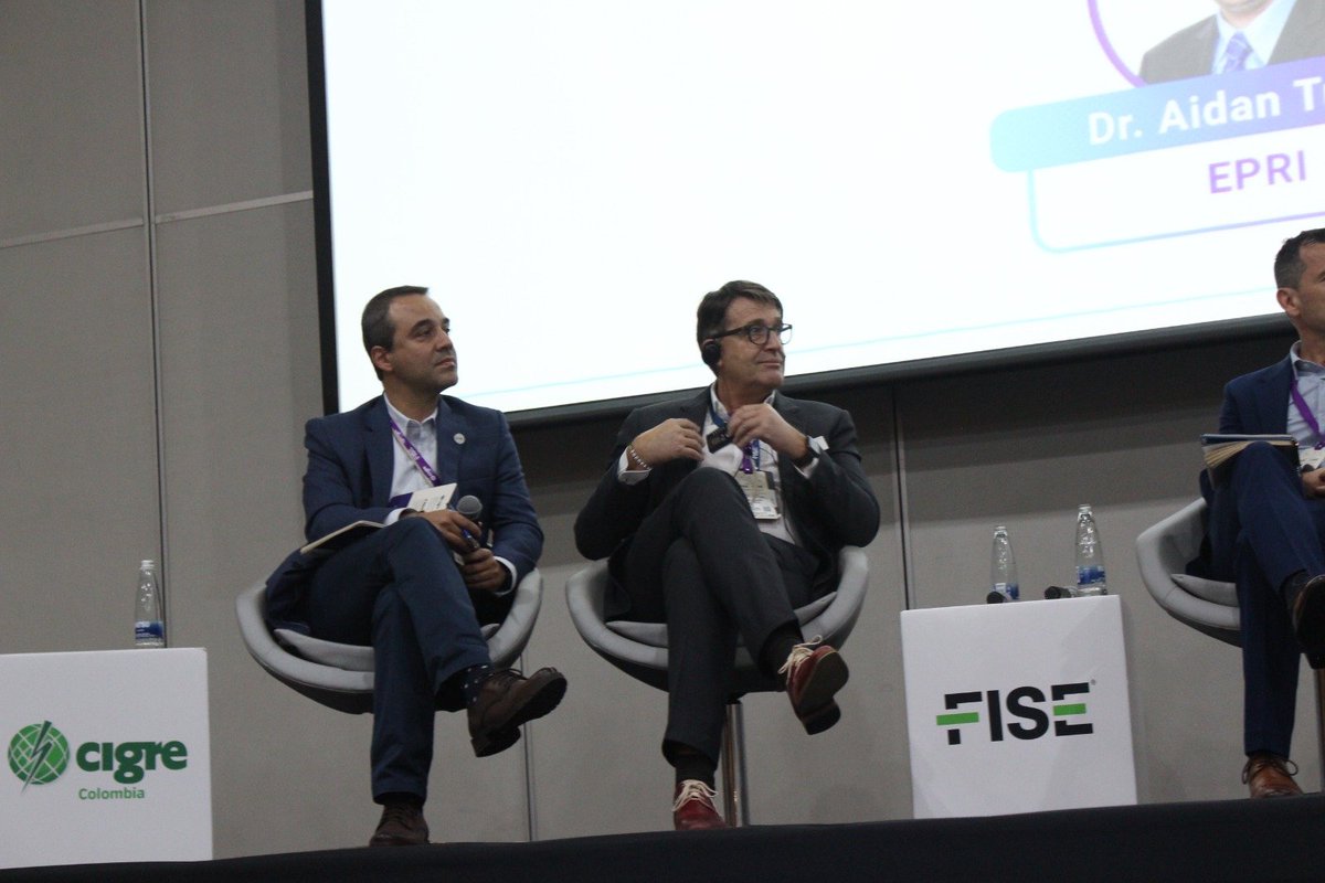 EnlazaGEB's tweet image. ⚡🌎A esta hora, Juan Jacobo Rodríguez, director de Planeación y Control de nuestra compañía, comparte en el panel “Rol de las redes en la transición energética”, en el #FISE2023. 1/2

@FISE_Colombia 
@GrupoEnergiaBog