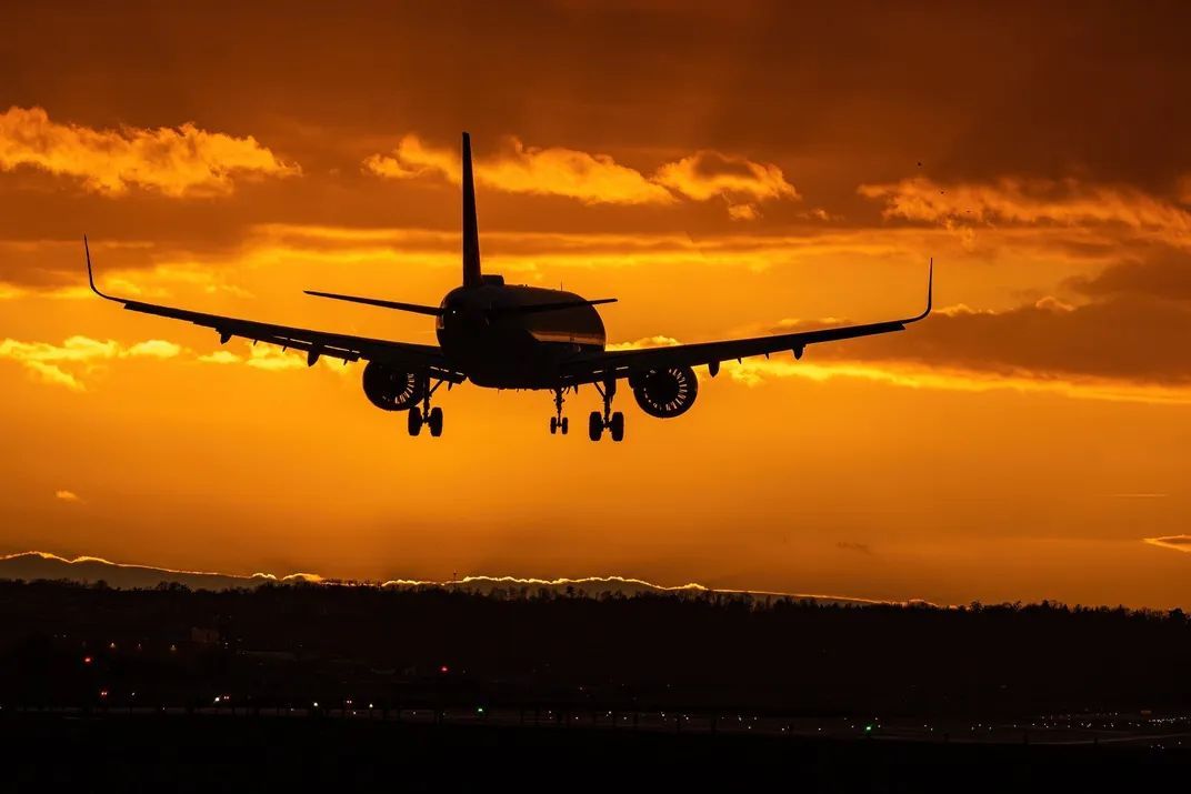 🔌✈️ Electrifying News: Did you know that a growing number of large commercial airlines are planning to move towards electric aviation? ✈️⚡ 

To read more: buff.ly/40HFick