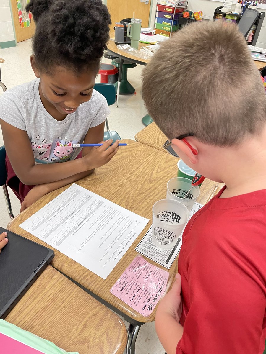 AshleyHatch13's tweet photo. Practicing with measuring temperature in 3rd grade. @FreedomVolusia @ElemSci #VCSscientist https://t.co/9hoCBpmoq1