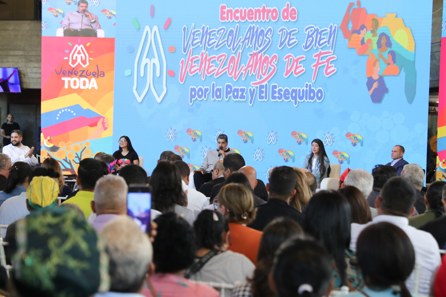 Las escuelas, colegios, liceos, universidades, familias, comunidades y sociedad entera deben dar una lucha tremenda contra los antivalores, es un gran reto en este siglo XXI de Redes Sociales e impulso tecnológico, aseveró el Pdte. <a href="/NicolasMaduro/">Nicolás Maduro</a>