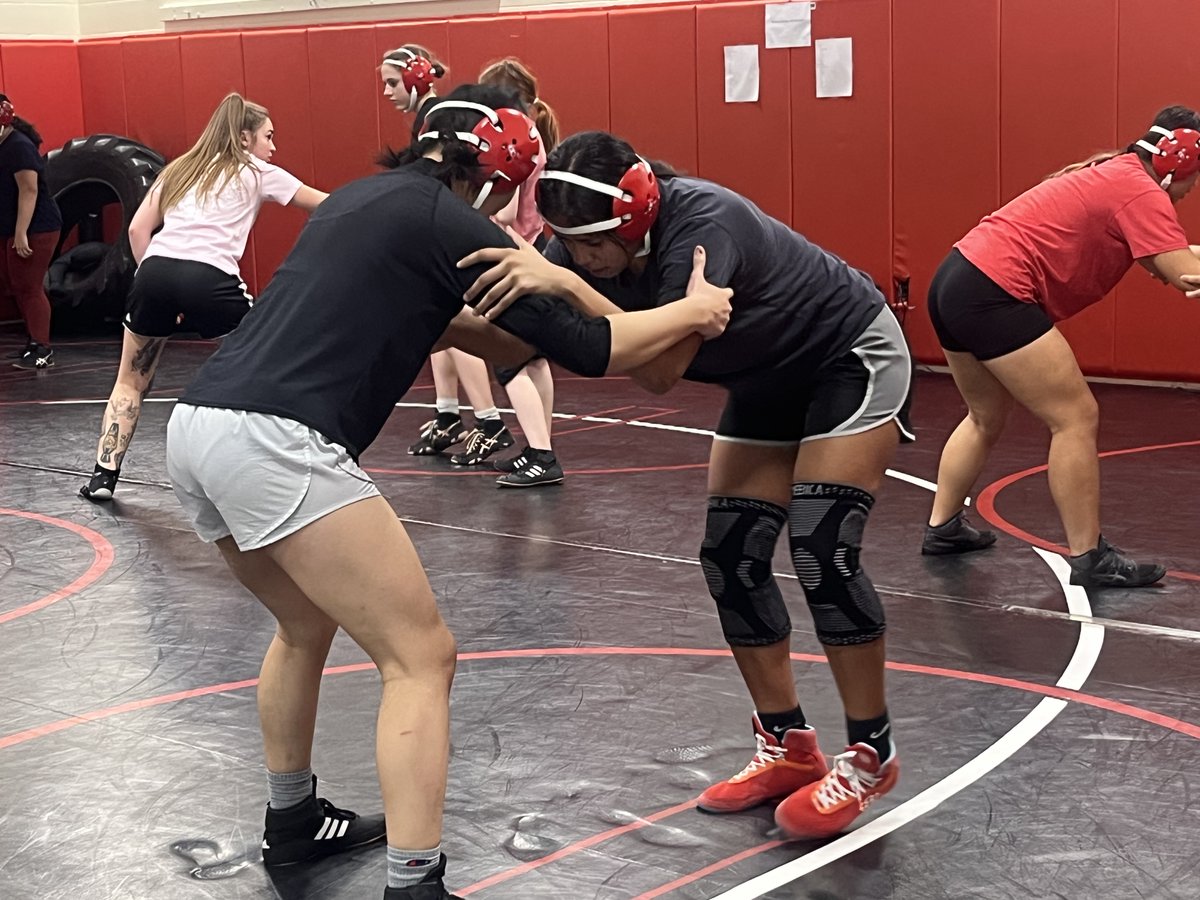 LPSAthletics's tweet photo. 2023-24 LHS wrestlers are hitting the mats! #GOLHS #GOLPS #GETINVOLVED https://t.co/aMLYp0861M