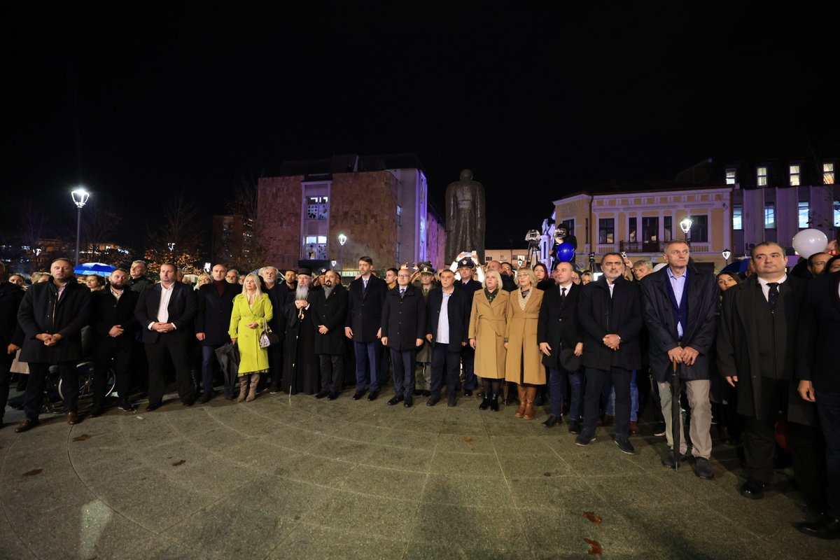 nikoladasickg's tweet photo. Реконструисан Трг војводе Радомира Путника, један од највећих јавних простора у Крагујевцу свечано је отворен у присуству великог броја гостију и грађана. Трг славног војсковође отворио је Милош Вучевић потпредседник Владе Србије и министар одбране. https://t.co/alCfWywVEw
