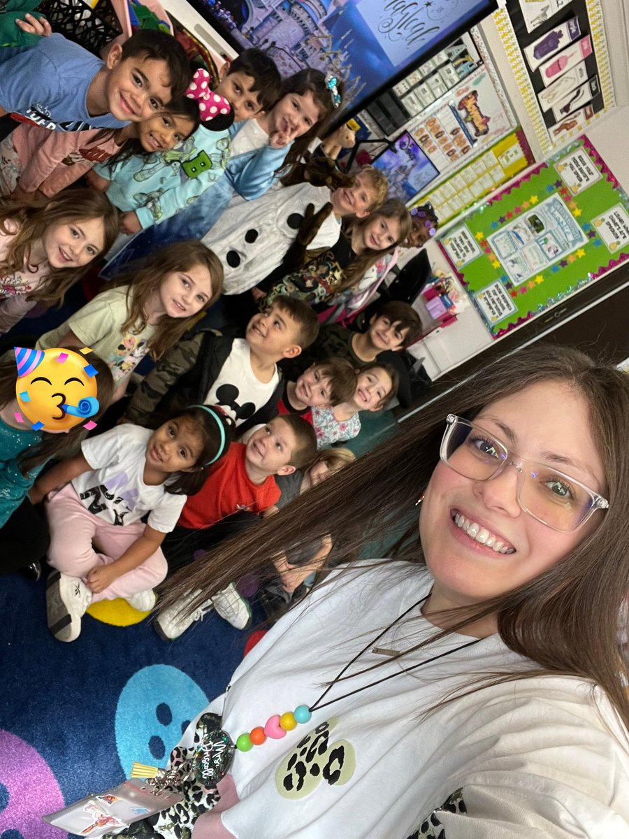 MrsDriscoll_'s tweet photo. ✨What better way to celebrate how magical kindness can be then with our best Disney outfits! ✨ https://t.co/yfosfs7sAP