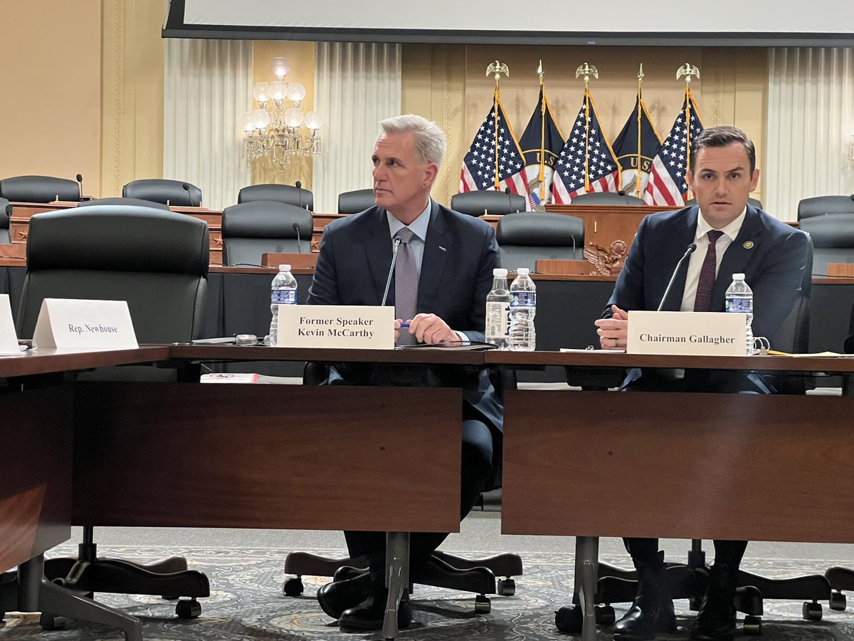 .<a href="/SpeakerMcCarthy/">Kevin McCarthy</a> joins @committeeonccp to unveil the committee’s findings on the biolab in Reedley, California. Here’s what we’ve learned🧵:
