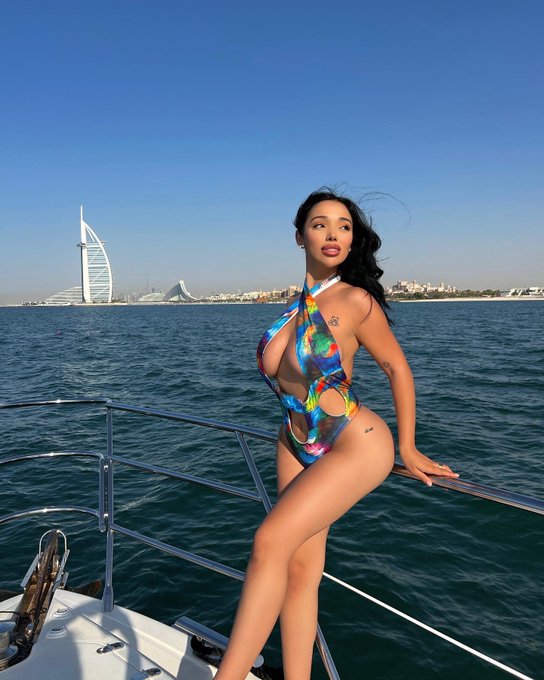 Hi from Dubai 🇦🇪 https://t.co/2uChkTbVvh