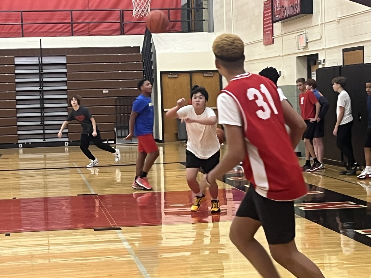LPSAthletics's tweet photo. Lincoln High Boys Basketball is practicing hard for 2023-24! #GOLHS #GOLPS #GETINVOLVED https://t.co/3KwMpeG1X4