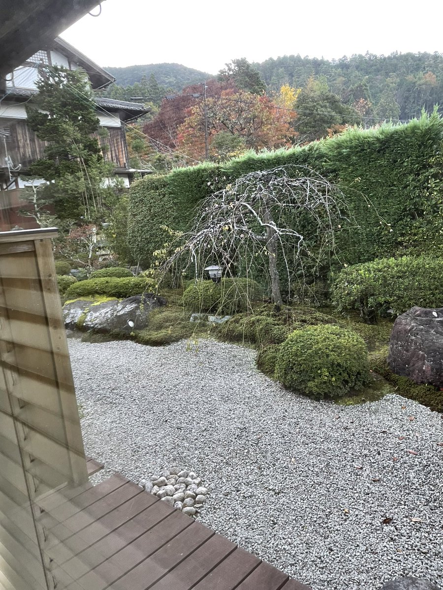 voshans's tweet photo. #Ohara, #Sakyo, #Kyoto, #Japan
Ontwaken op donderdag 16 november 2023 in herberg #Seryo om 07.05 uur…
(Zicht vanuit kamer in het bergdorp) https://t.co/nkRX4voNu7