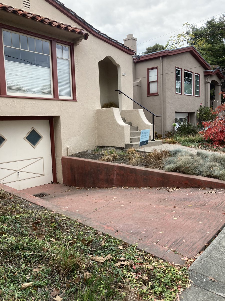 GodIsGood247365's tweet image. Asking #historic #architecture #buildingcode #landscapearchitecture : WHY. does Berkeley have all these historic homes with driveways that slope DOWN towards the garages? Horrible to park on AND drains water towards your building. 🤔🤷♀️🧐