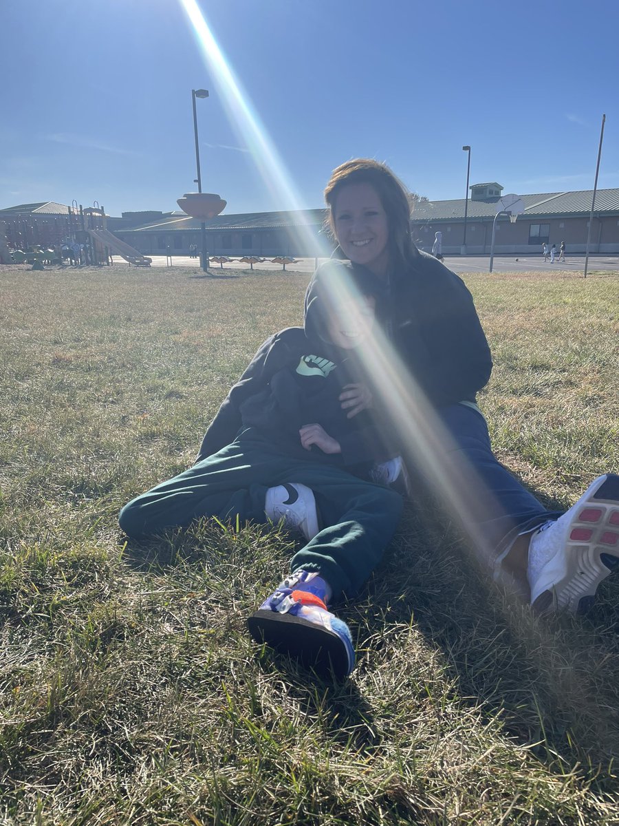 MrsODonnell_DUE's tweet photo. That ray of sunshine over Ben’s face couldn’t be more perfect. He IS a ray of sunshine!!☀️ #bennyboo @AshleyDike2 https://t.co/NHPwhOnv8T