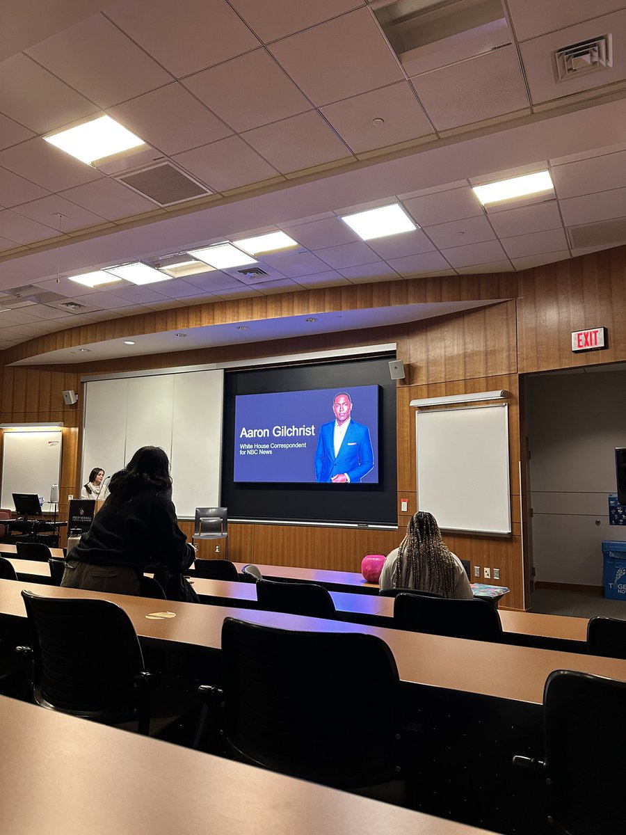 cavitireland_'s tweet photo. Here with White House Correspondent @nbcaaron learning about his career experience #j262a @spj_tweets https://t.co/Dh14DA0ZmM
