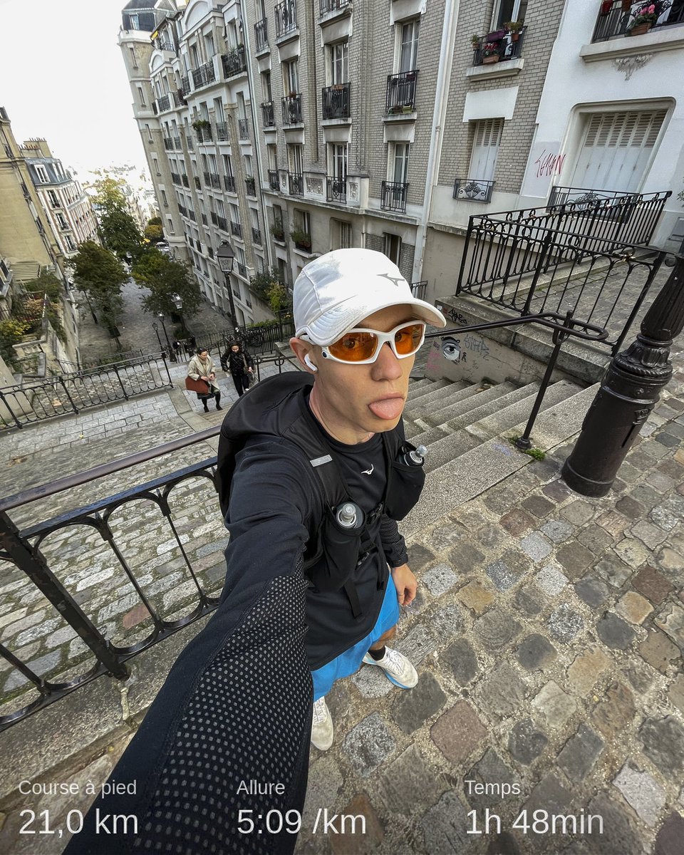 areyoudanny's tweet photo. 21 bornes dans Montmartre à grimper et descendre, récup du midi, passage voir l’installation outdoor du boss et récup du soir 😴 https://t.co/VU8z2xgmAQ