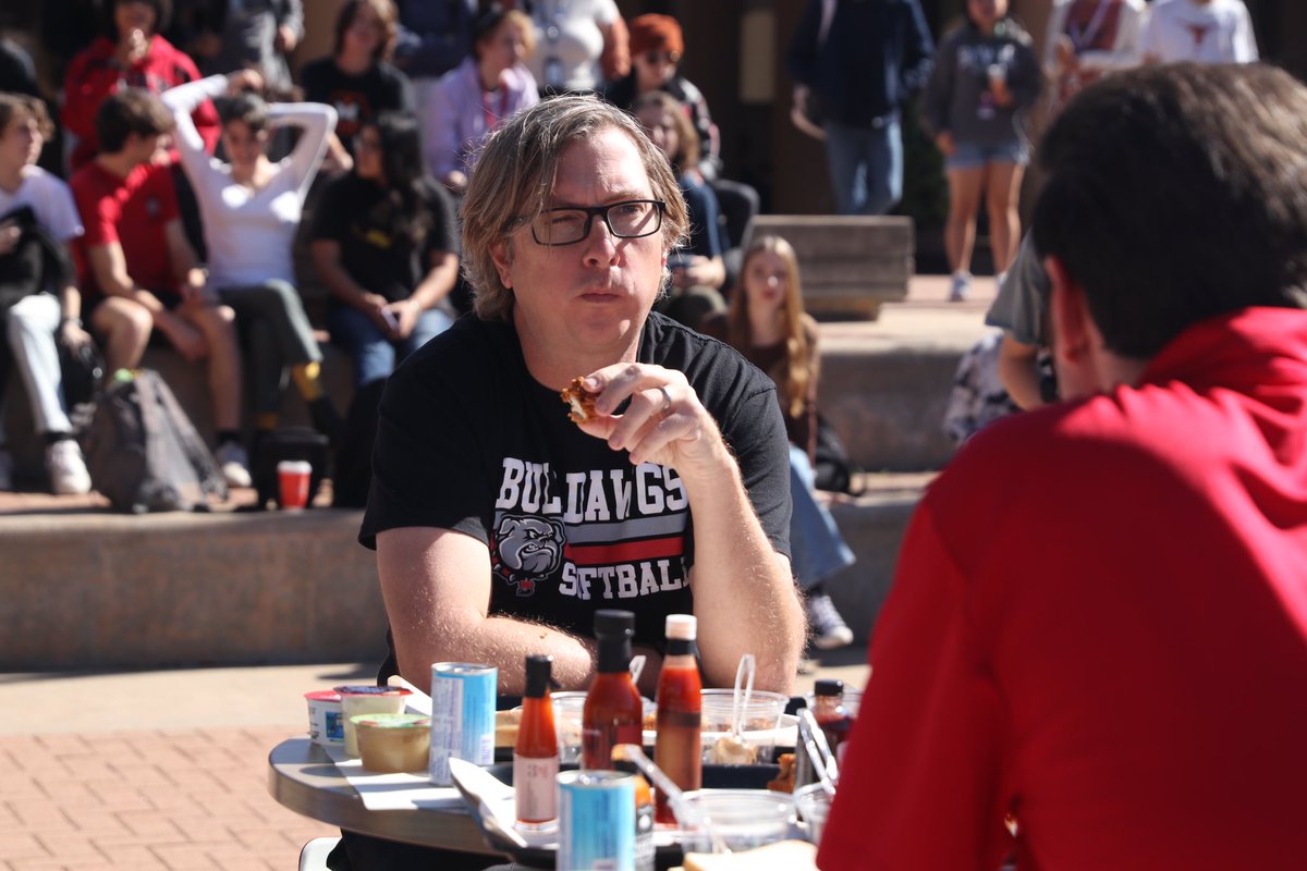 JBHS_dispatch's tweet photo. HOT ONES: Today during both lunches, four staff members completed the Hot Ones Challenge, eating increasingly spicy chicken wings. Ran by Business Professionals of America, four staff members were chosen by student donations with one vote for every dollar.

📸: Alex Edwards https://t.co/f5vx8al3e8