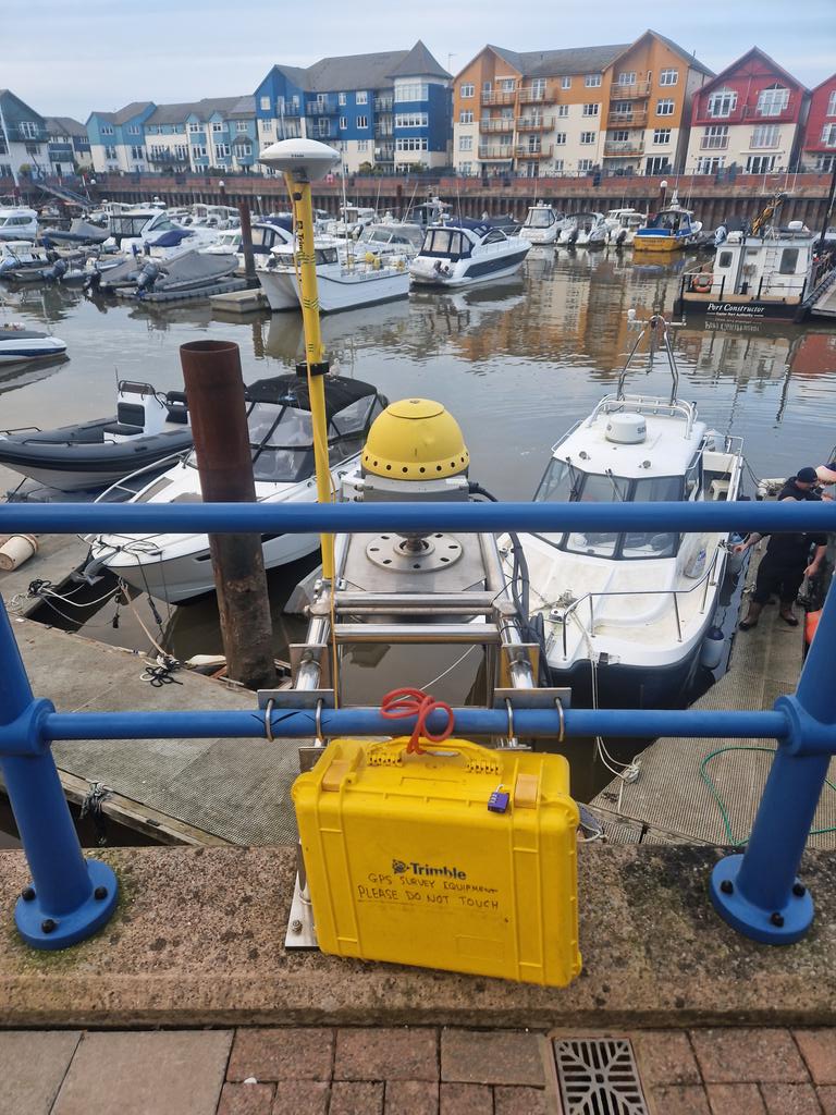 OfficialSWCM's tweet image. Joining Lizzie from our sister Programme, Channel Coastal Observatory,  to re-level our tide gauges in the southwest, at Port Isaac and Exmouth. 🌞🌊#TideGauge #Levelling #CoastalChange #DayOutOfTheOffice