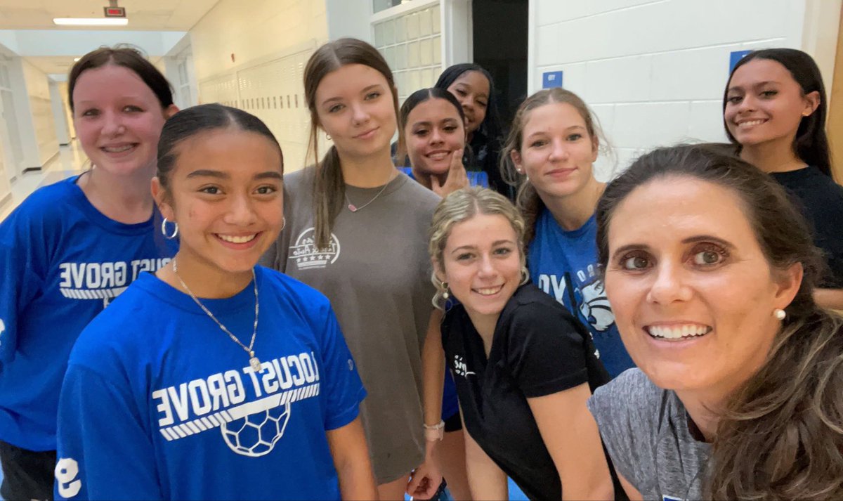 LGHSGirlsSoccer's tweet photo. Prepping for a week off, so we put in the work today with circuits… definitely earned the yoga session planned for tomorrow!!
(peep the new faces 🤩)
#offseasongrind #preseasonconditioning #dontwait #joinus #youbelonghere
@LGHS_Athletics @lghseniors https://t.co/LsNsZru9J1