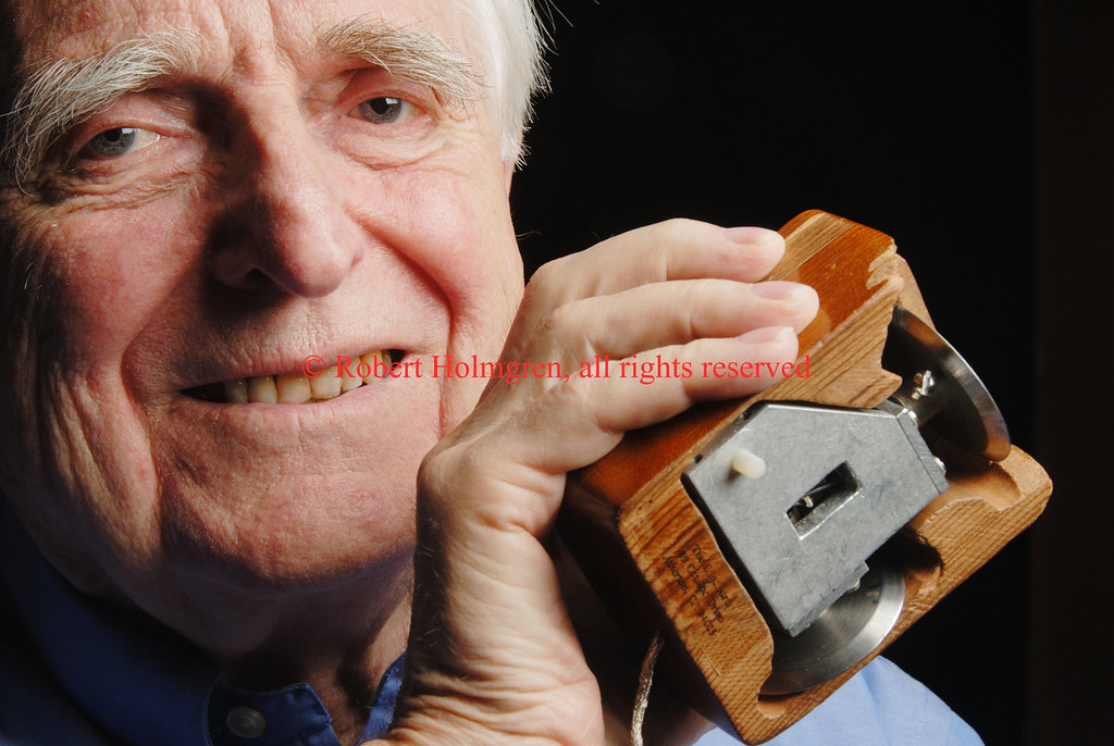 URDailyHistory's tweet photo. 17 Nov 1970: American Doug #Engelbart is issued a U.S. patent for the computer #mouse (an “X-Y Position Indicator for a Display System”). #computer #innovative #mousepad #history #OTD #ad https://t.co/6sYX2zCImW https://t.co/kN4otuP1zd