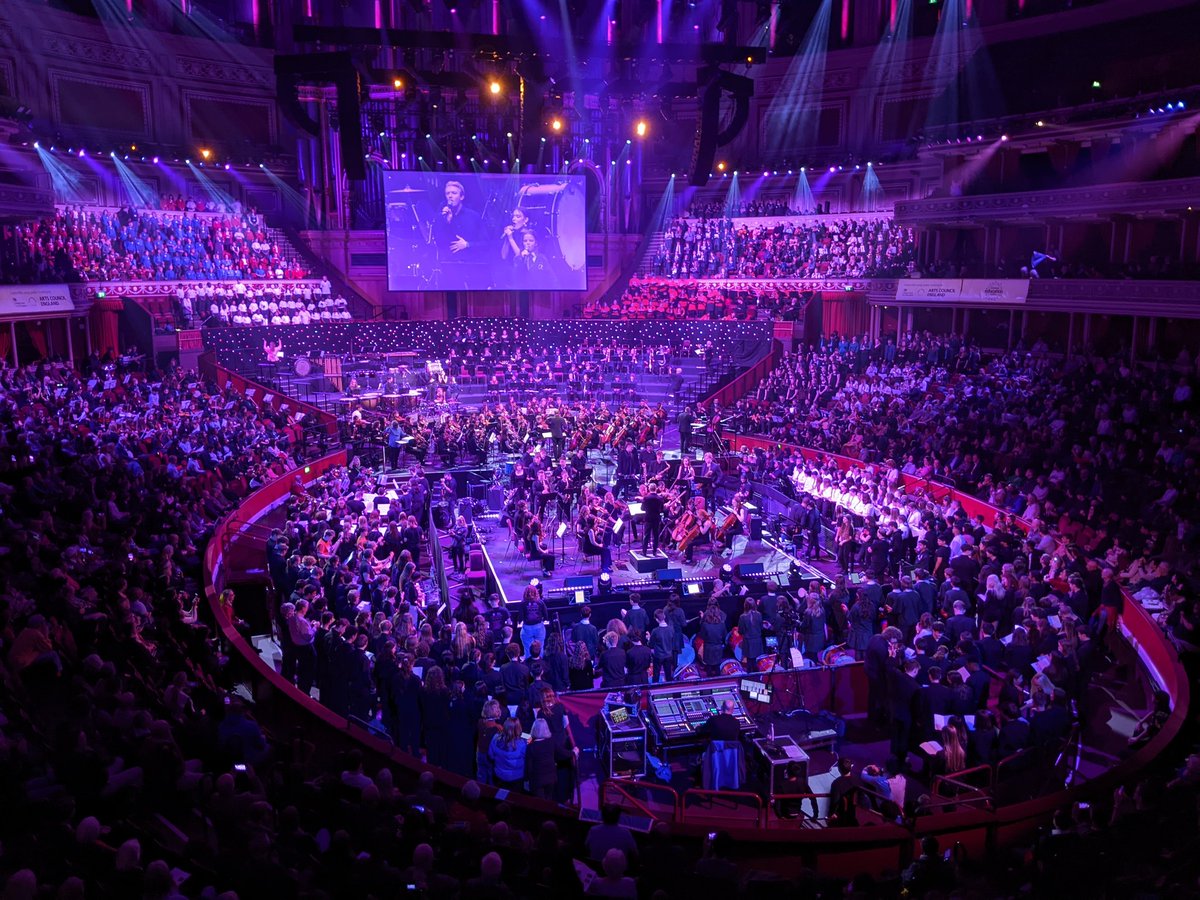 Always a highlight of my year. Fantastic night at @musicforyouth Proms and this year got the pleasure of taking my daughter - she was stunned by the @RoyalAlbertHall and the amazingly talented young musicians 🎵