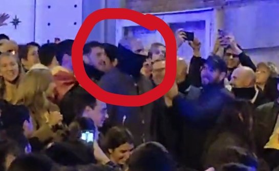 ribassanti's tweet photo. 🚨Urgente!
El mismo "radical" al que la gente ha expulsado al grito de "infiltrado" porque la estaba liando en la manifestación, minutos después detiene a un chaval.

El psicópata Sánchez es capaz de cualquier cosa.

#Ferraz https://t.co/Q1x3O1S9KU