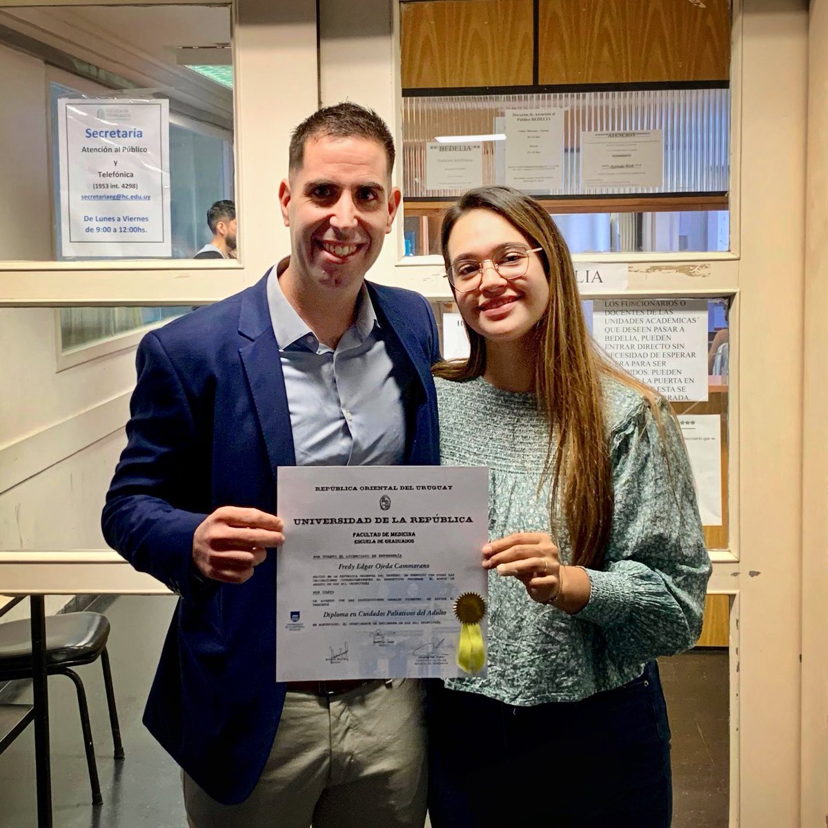 CuidadosInfo's tweet photo. Llegó el 🔖 de Especialista en Cuidados Paliativos y
¡Estoy MUY FELIZ! 😁

Muchas gracias Dios, familia y amigos que siempre están 🙏🏻

Gracias @Udelaruy , @fmedoficial por permitirme acceder a un Postgrado tan exigente como enriquecedor. 

#cuidadospaliativos #paliativos https://t.co/QD4l4UIZ3c