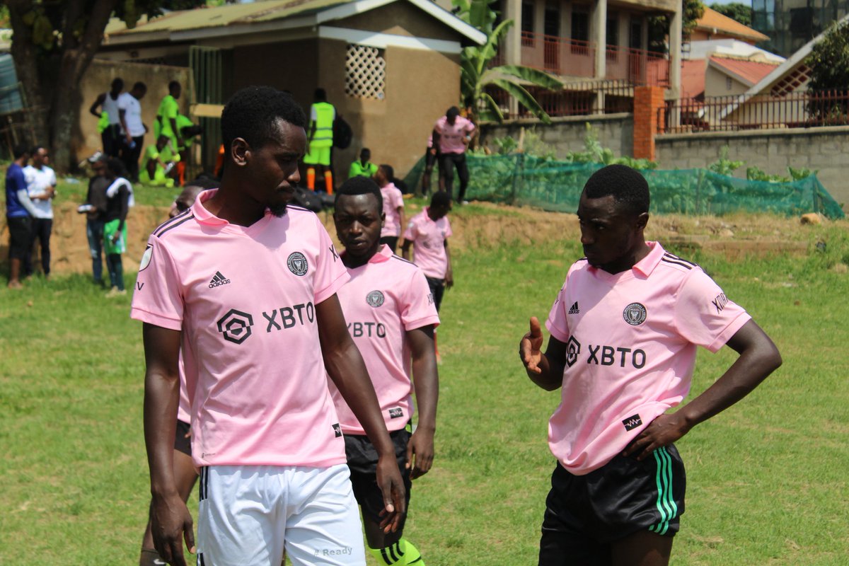 Comment with what you think is being discussed here 🤭