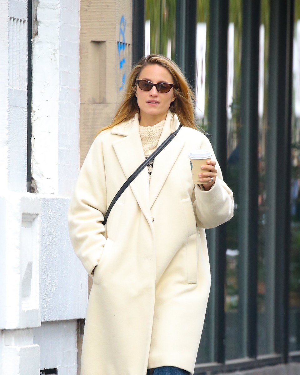 DiannaAgronCom's tweet photo. 📸 | New candids of Dianna out and about today! https://t.co/63CZodco1Q